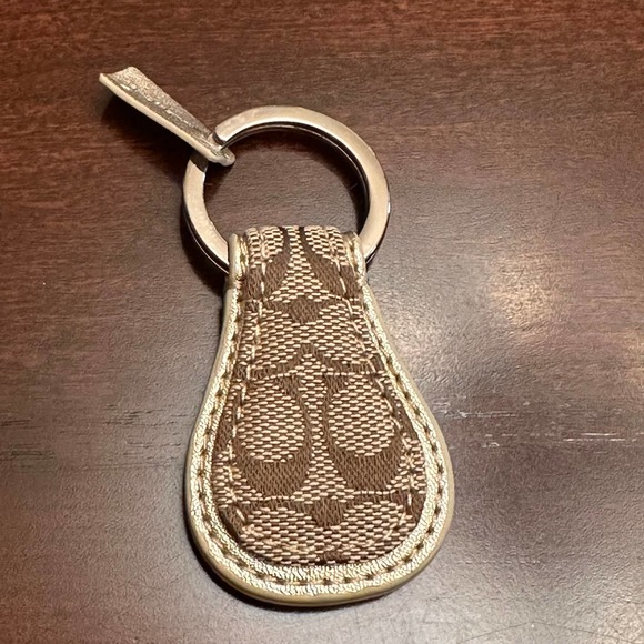 Coach - Signature C Teardrop Keyfob - Picture 2 of 4
